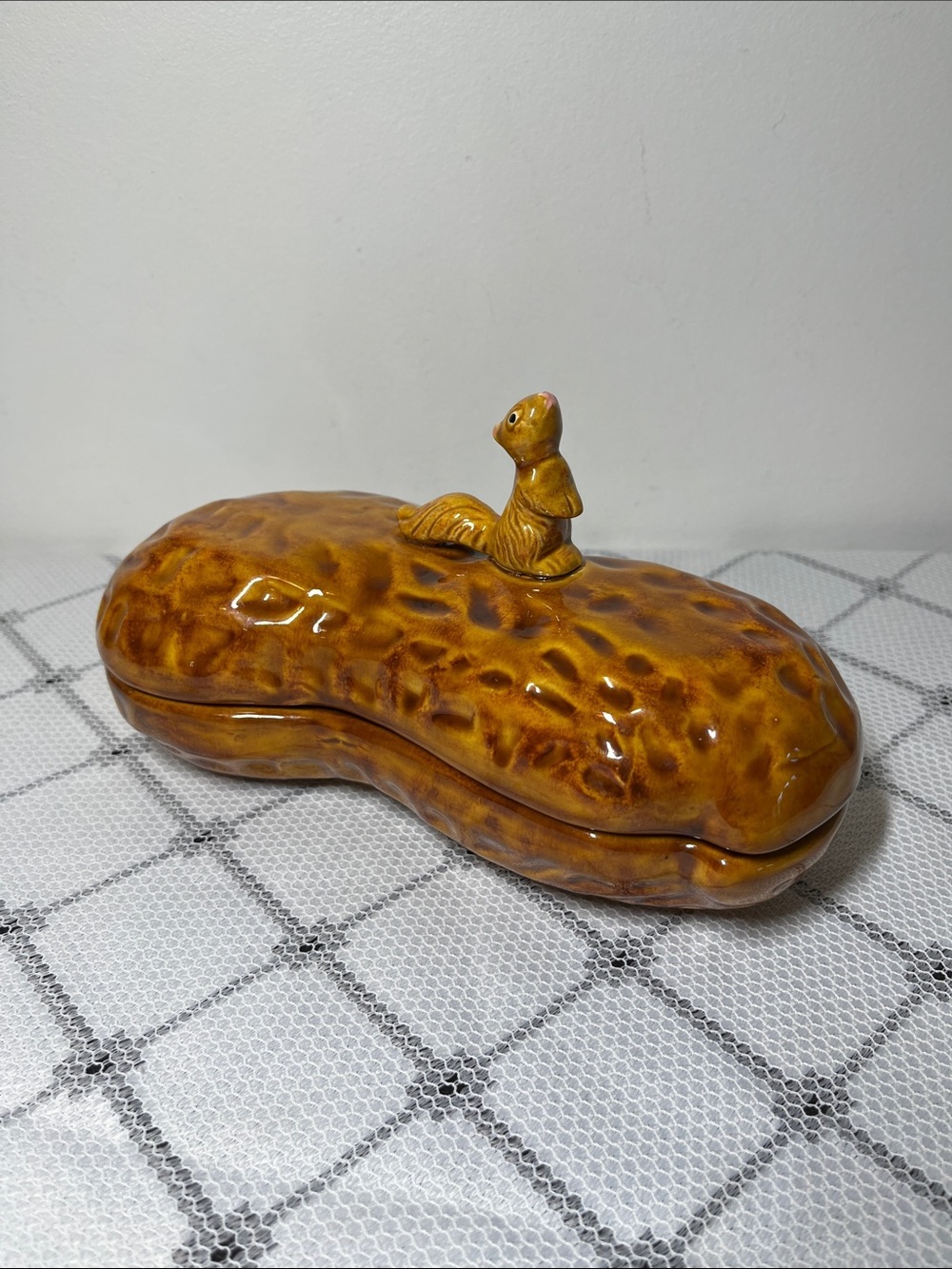 Vintage Ceramic Peanut Shaped Candy Nut Trinket Dish
Squirrel Handle
MCM
Collect
